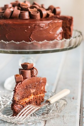 Make Rolo Chocolate Brownie Cake for Fathers Day